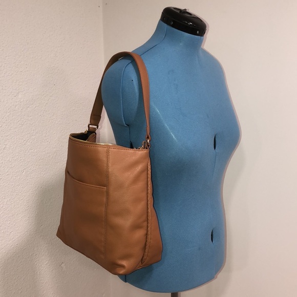 Tommy Bahama caramel brown leather shoulder bag in like new condition #pockets! - Picture 10 of 12